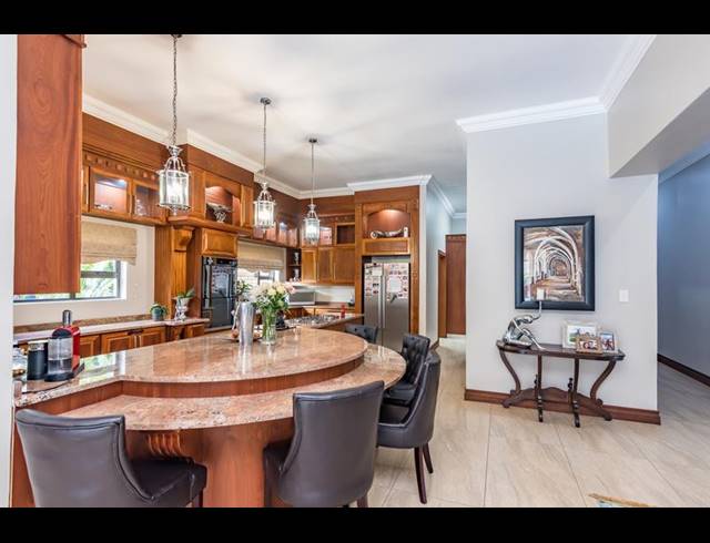 4 BEDROOM HOUSE FOR SALE IN MIDSTREAM ESTATE